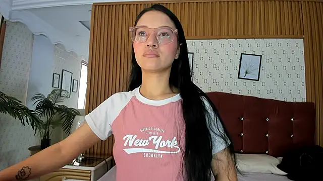 SophiieCalloway1 online show from 06-30-26, 03:13