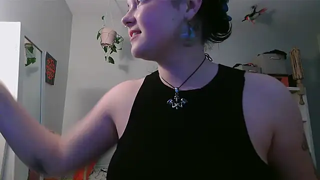 Snapshot of prettybird06 chatting on 05-30-26, 01:25 prettybird06 online show from 05-30-26, 01:25