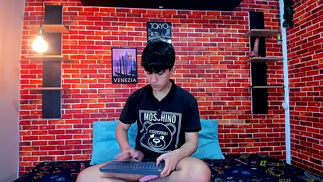 Hoot boyss  online show from 06-04-26, 08:15