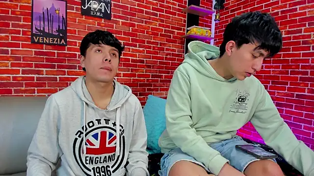 Hoot boyss  online show from 06-12-26, 07:46
