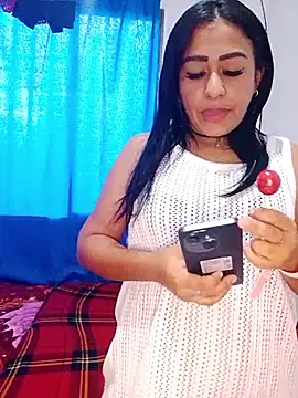 Snapshot of Scarlet_01_ chatting on 05-17-26, 06:15 Scarlet 01 online show from 05-17-26, 06:15