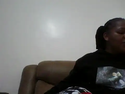 Snapshot of sexy_dove chatting on 06-19-26, 03:27 sexy dove online show from 06-19-26, 03:27