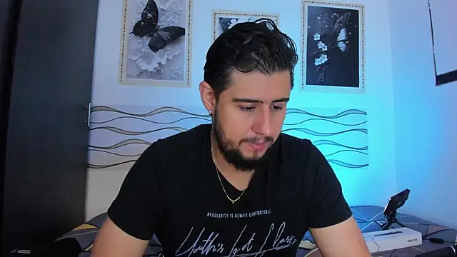 Snapshot of Ryan_evannss_ chatting on 07-04-26, 12:22 Ryan evannss online show from 07-04-26, 12:22