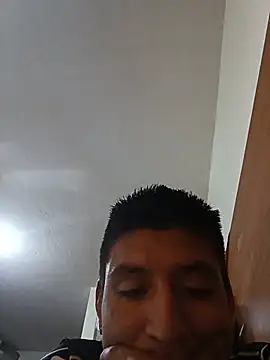 Snapshot of Eugeniosor chatting on 05-21-26, 11:23 Eugeniosor online show from 05-21-26, 11:23