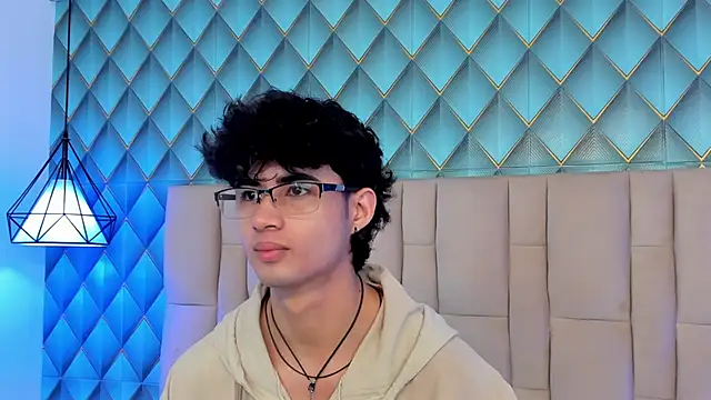 Snapshot of Sofia-Ethan chatting on 05-30-26, 01:30 Sofia-Ethan online show from 05-30-26, 01:30