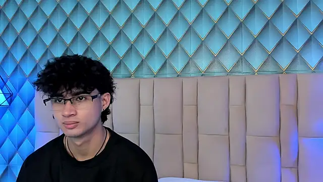 Snapshot of Sofia-Ethan chatting on 06-06-26, 01:38 Sofia-Ethan online show from 06-06-26, 01:38