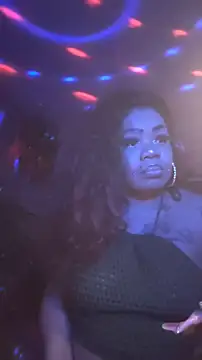 Snapshot of NailGoddessnow chatting on 01-25-25, 04:02 NailGoddessnow online show from 01-25-25, 04:02