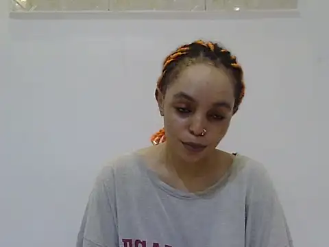 Snapshot of silk_couple1 chatting on 06-06-26, 06:34 silk couple1 online show from 06-06-26, 06:34