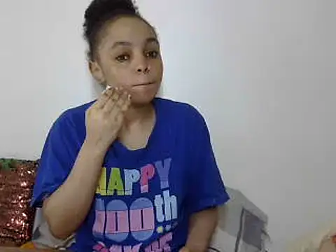 Snapshot of silk_couple1 chatting on 06-20-26, 09:17 silk couple1 online show from 06-20-26, 09:17