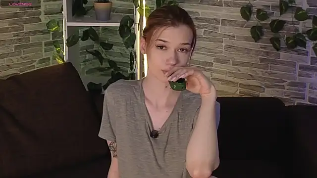 OliviaFoxsis online show from 05-16-26, 06:32