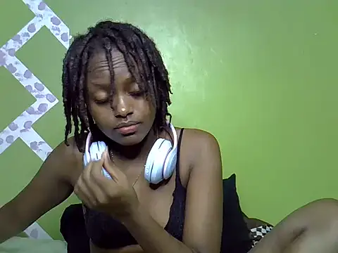 Snapshot of Slim_shedy1 chatting on 06-11-26, 05:33 Slim shedy1 online show from 06-11-26, 05:33