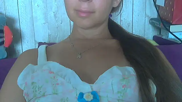 Snapshot of Bella--White chatting on 06-25-26, 07:13 Bella--White online show from 06-25-26, 07:13