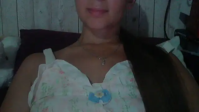 Snapshot of Bella--White chatting on 06-27-26, 05:18 Bella--White online show from 06-27-26, 05:18