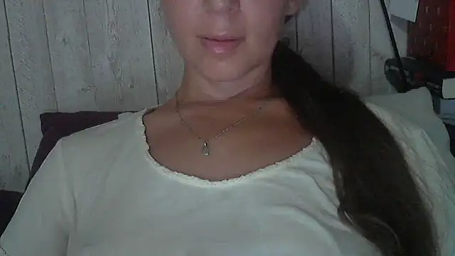 Snapshot of Bella--White chatting on 06-30-26, 03:02 Bella--White online show from 06-30-26, 03:02