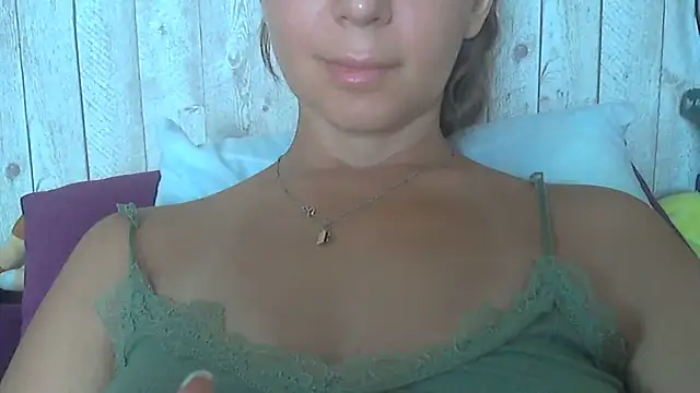 Snapshot of Bella--White chatting on 07-05-26, 06:20 Bella--White online show from 07-05-26, 06:20