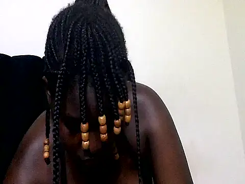 MoonlighMaya online show from 06-18-26, 02:43
