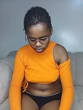 Snapshot of softglamqueen chatting on 06-30-26, 03:29 softglamqueen online show from 06-30-26, 03:29