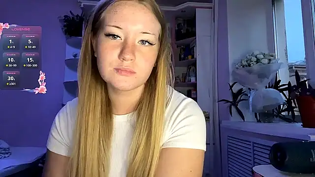 Snapshot of Lisi_Kiss_ chatting on 06-28-26, 06:03 Lisi Kiss online show from 06-28-26, 06:03