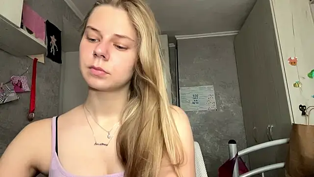 HoneysPiee online show from 06-12-26, 10:25