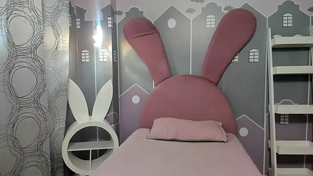 Snapshot of lizzy_sweet4u chatting on 06-12-26, 03:49 lizzy sweet4u online show from 06-12-26, 03:49