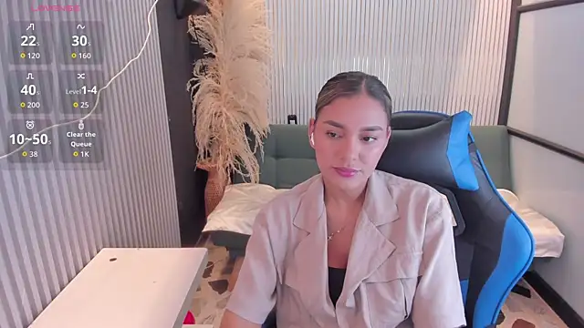 Snapshot of SophieWatson_ chatting on 06-04-26, 02:01 SophieWatson online show from 06-04-26, 02:01