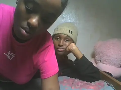 Snapshot of loversoncam chatting on 06-17-26, 01:56 loversoncam online show from 06-17-26, 01:56