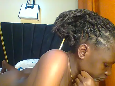petite cuteass online show from 06-10-26, 05:56