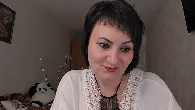 Snapshot of Helen_Beller chatting on 06-26-26, 02:10 Helen Beller online show from 06-26-26, 02:10