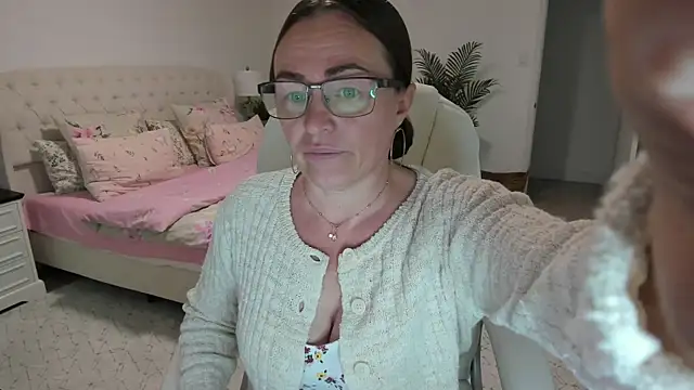 Vika73 online show from 06-18-26, 10:30