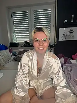 HannahFoxxx online show from 05-18-26, 10:32