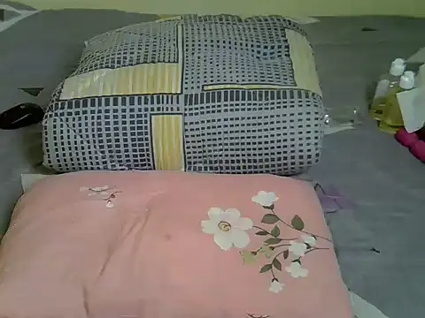 Snapshot of Pearl_petite chatting on 06-25-26, 08:13 Pearl petite online show from 06-25-26, 08:13