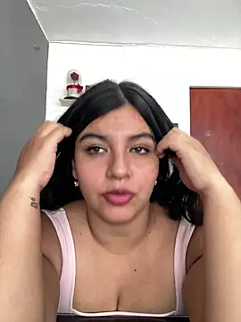 Snapshot of Sofiaa_Bloom chatting on 05-30-26, 04:15 Sofiaa Bloom online show from 05-30-26, 04:15