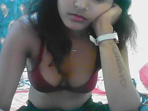 Snapshot of Diana_Penty chatting on 06-03-26, 02:33 Diana Penty online show from 06-03-26, 02:33
