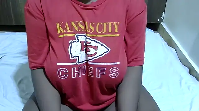 Snapshot of RawHoneyXo- chatting on 05-18-26, 08:03 RawHoneyXo- online show from 05-18-26, 08:03