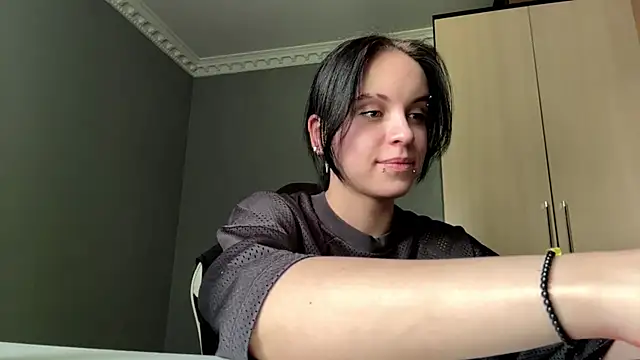 Snapshot of illiebilish chatting on 05-21-26, 07:59 illiebilish online show from 05-21-26, 07:59