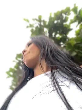 Snapshot of Saraah_bosh chatting on 05-31-26, 10:55 Saraah bosh online show from 05-31-26, 10:55