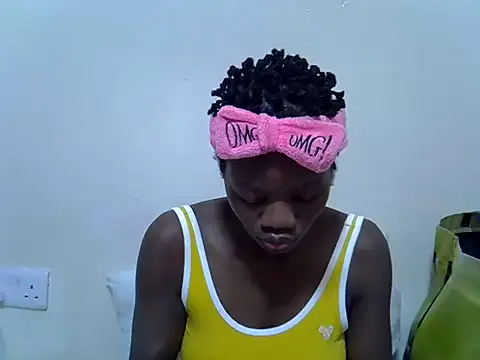 Snapshot of Twerliee chatting on 06-05-26, 07:19 Twerliee online show from 06-05-26, 07:19