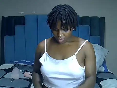 Snapshot of melanin_moon chatting on 06-03-26, 02:33 melanin moon online show from 06-03-26, 02:33