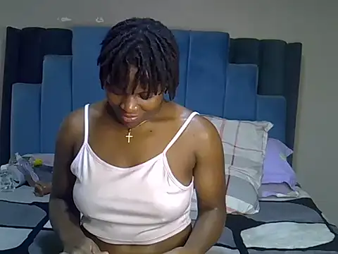 Snapshot of melanin_moon chatting on 06-08-26, 01:44 melanin moon online show from 06-08-26, 01:44