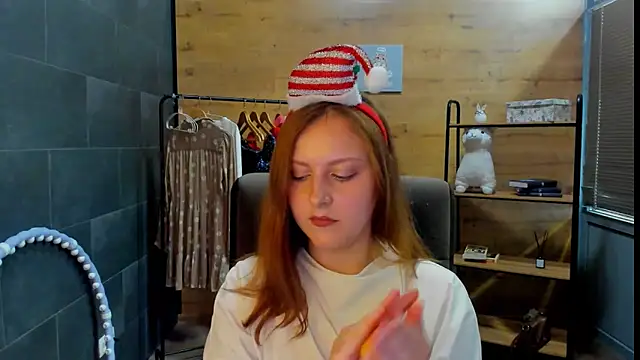 LauraaJohnson online show from 05-19-26, 01:28