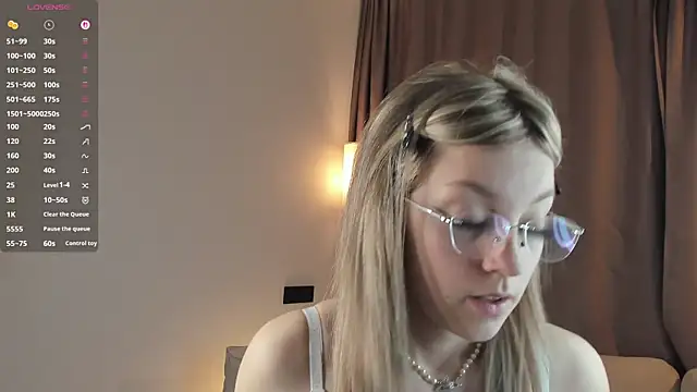 Snapshot of NovaOliphant chatting on 06-11-26, 07:45 NovaOliphant online show from 06-11-26, 07:45