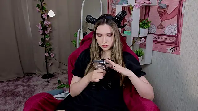 Snapshot of NocturneHuntress chatting on 06-22-26, 07:27 NocturneHuntress online show from 06-22-26, 07:27