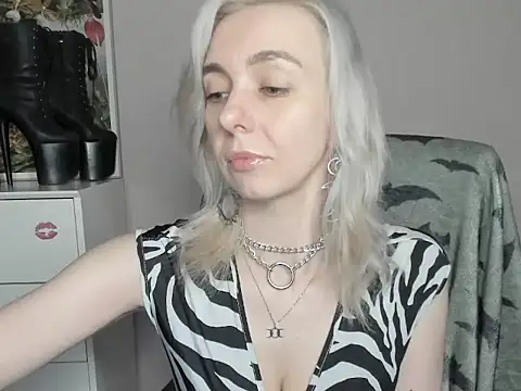 Snapshot of velvetanne chatting on 06-18-26, 06:35 velvetanne online show from 06-18-26, 06:35