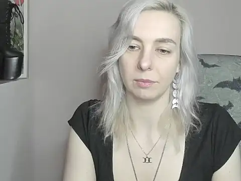 Snapshot of velvetanne chatting on 07-13-26, 06:38 velvetanne online show from 07-13-26, 06:38
