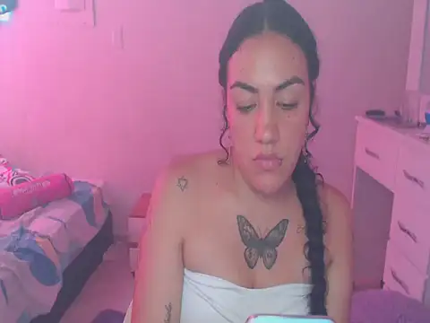 Snapshot of laila_silk chatting on 05-22-26, 08:47 laila silk online show from 05-22-26, 08:47