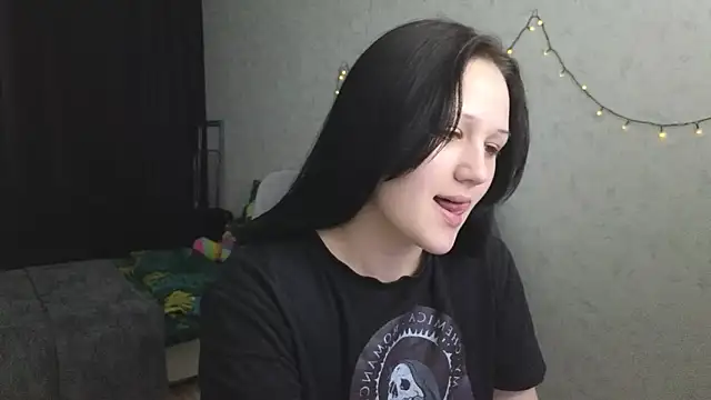 Snapshot of Tori_cute chatting on 05-20-26, 12:22 Tori cute online show from 05-20-26, 12:22