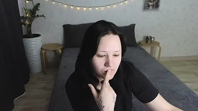 Snapshot of Tori_cute chatting on 06-23-26, 02:31 Tori cute online show from 06-23-26, 02:31