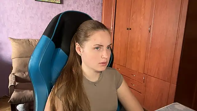 Snapshot of SilkSinner_ chatting on 06-17-26, 12:29 SilkSinner online show from 06-17-26, 12:29