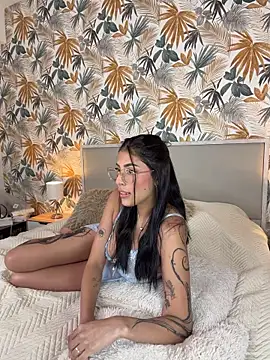 Snapshot of ChloeBellucci chatting on 06-15-26, 07:43 ChloeBellucci online show from 06-15-26, 07:43