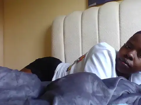 Snapshot of Tehiller chatting on 05-19-26, 01:28 Tehiller online show from 05-19-26, 01:28